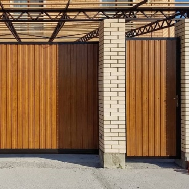 Консольные ворота откатные сэндвич-панель под дерево 2250x1500